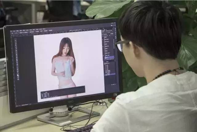 短发妹子