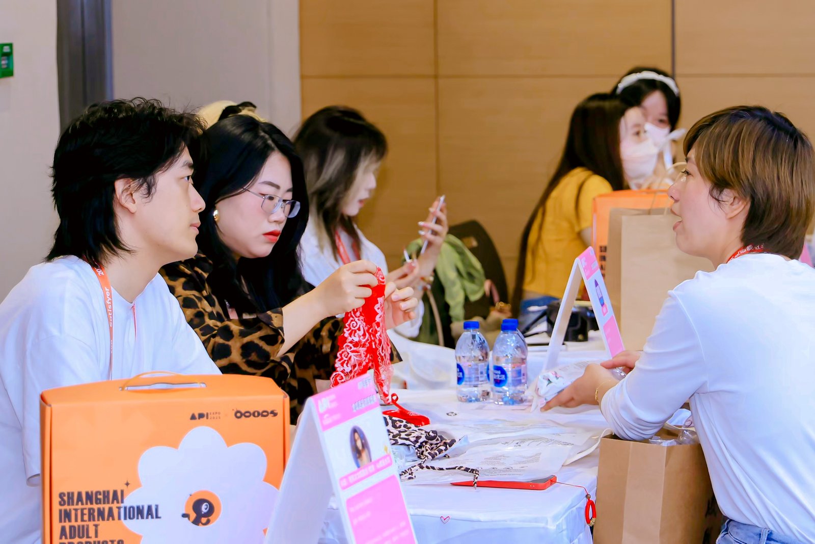 展会现场 情趣内衣商家