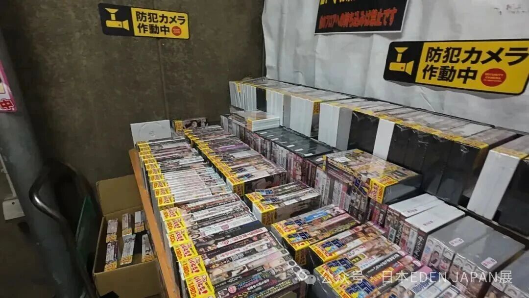 店内音像制品货架