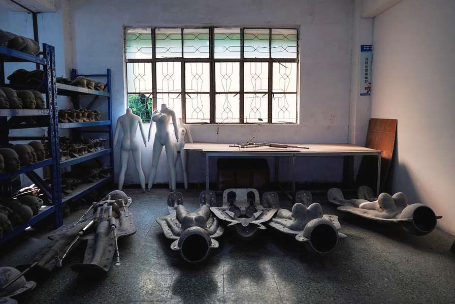 车间内的模具