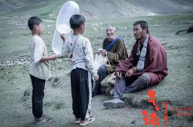 从 "气球" 到避孕：这部威尼斯提名电影，讲透了传统下的女性困境