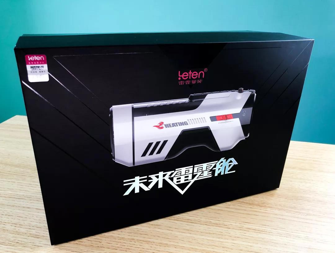 黑色镶银边包装盒