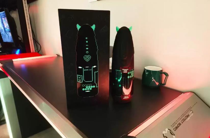 YUU 小恶魔飞机杯评测：赛博朋克外观 + 手机智能控制