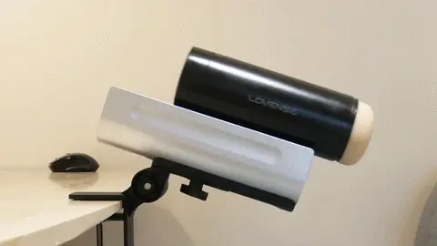机器在桌面支架上做伸缩动作的动图