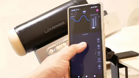 手持手机通过 Lovense App 蓝牙遥控机器