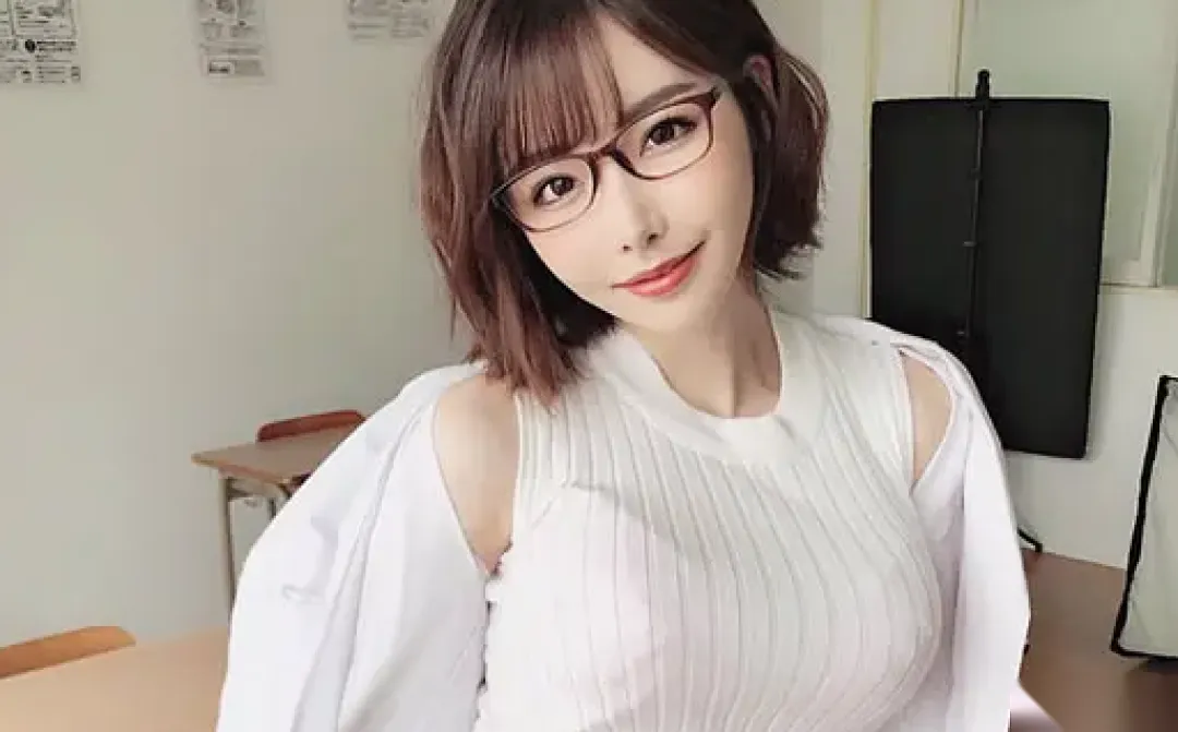 深田咏美戴黑框眼镜的写真