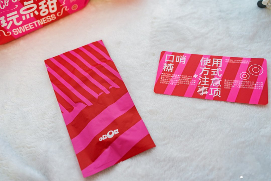 口哨糖佩戴示意:软环束于根部的使用状态