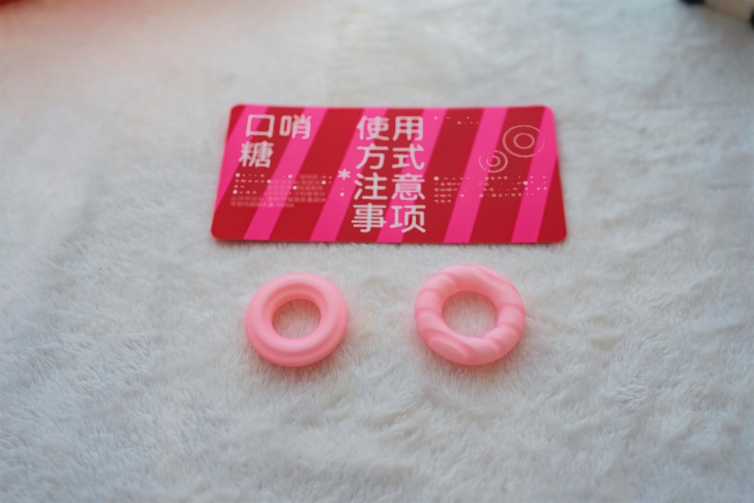 口哨糖使用状态示意:软环佩戴后的整体效果