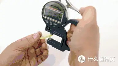 给香蕉穿套动图